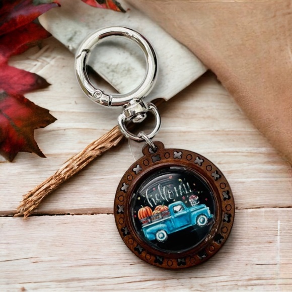 NEW Handcrafted “Happy Fall” Snoopy Wood & Metal Keyring - Picture 2 of 5